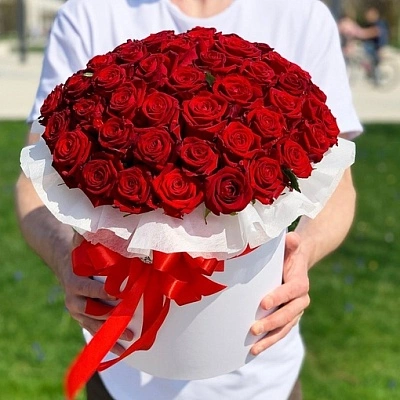 51 красная роза 40 см в шляпной коробке