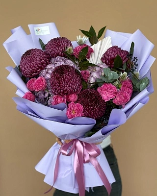 Фантастический букет из гортензии, роз и премиальных хризантем