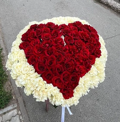 Роскошная композиция из 151 французской розы