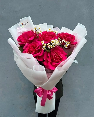 Букет из французской розы и танацетума M