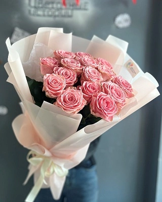 Букет из 15 роз сорта Софи Лорен 70/80 см