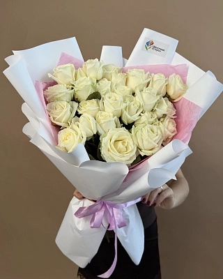 Гигант из 25 белых роз 50/60 см