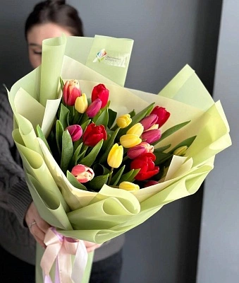 21 разноцветный тюльпан