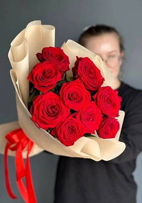 9 красных роз 60 см