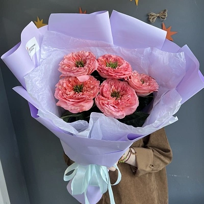 Великолепный букет из 5 пионовидных роз 50 см