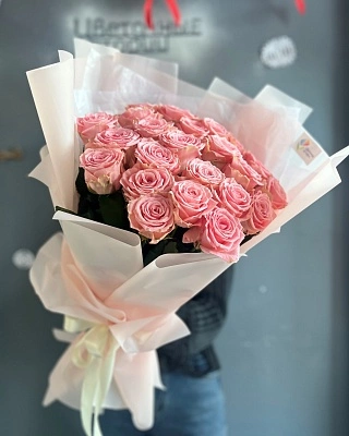 Букет из 25 роз сорта Софи Лорен 70/80 см
