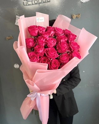 Гигант из 21 вишневой розы 70/80 см