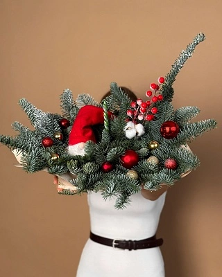 Зимняя композиция с гномом