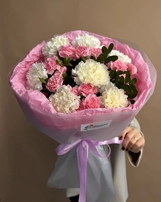 Букет нежных диантусов в оформлении