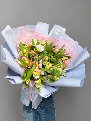 Гигант из нежных альстромерий L