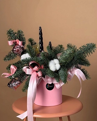 Зимняя композиция с хлопком и свечами