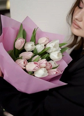 15 нежных тюльпанов