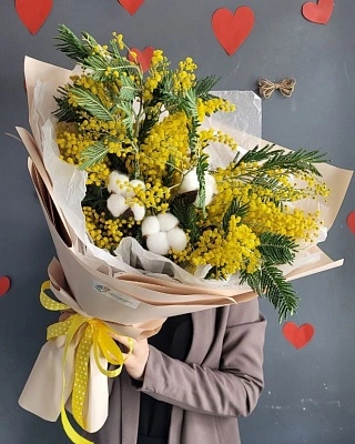 Букет яркой мимозы с хлопком