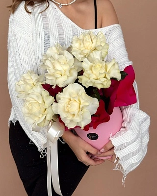 Композиция из 7 белых французских роз