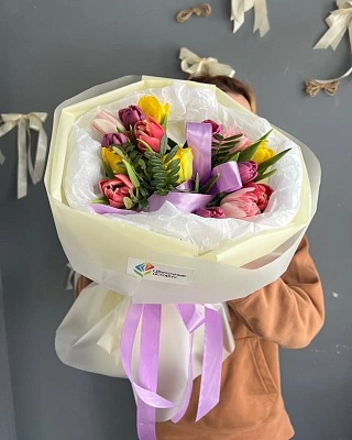 15 пионовидных тюльпанов микс